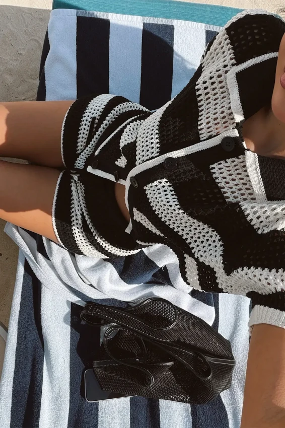 58972.