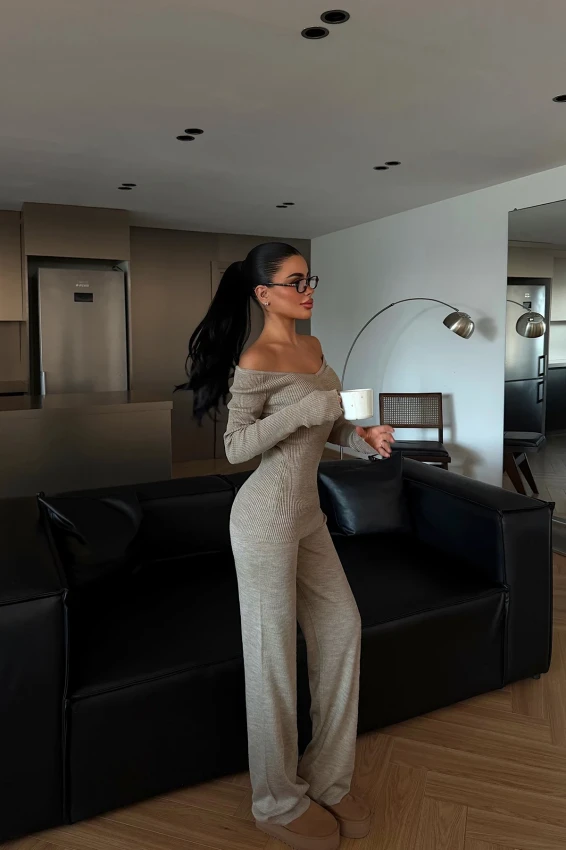 57908.